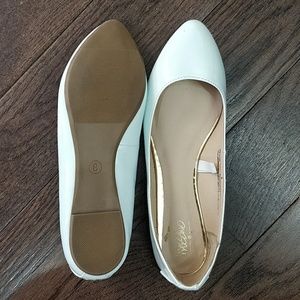 Mossimo Flats